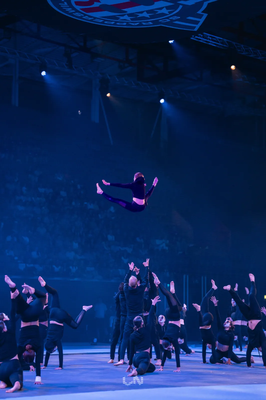 Acrobaties du Groupe Fribourg sur scène, Soirée suisse 2023